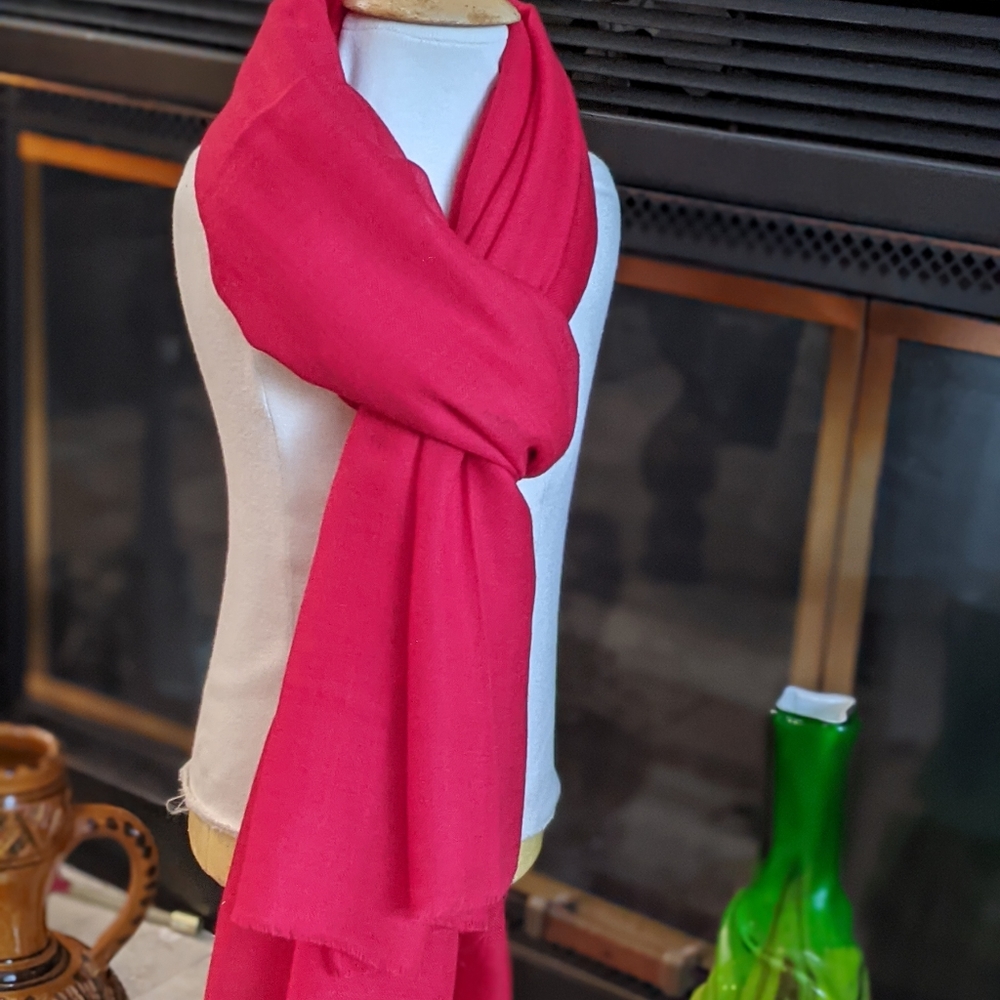 LUXURIOUS CASHMERE SCARF/WRAP - Picture 2 of 5
